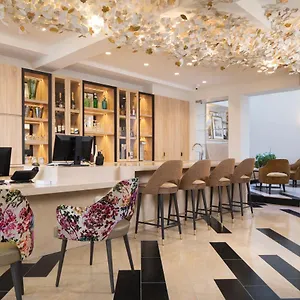 Des Champs-elysees Hotel