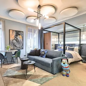 33 Marbeuf Paris