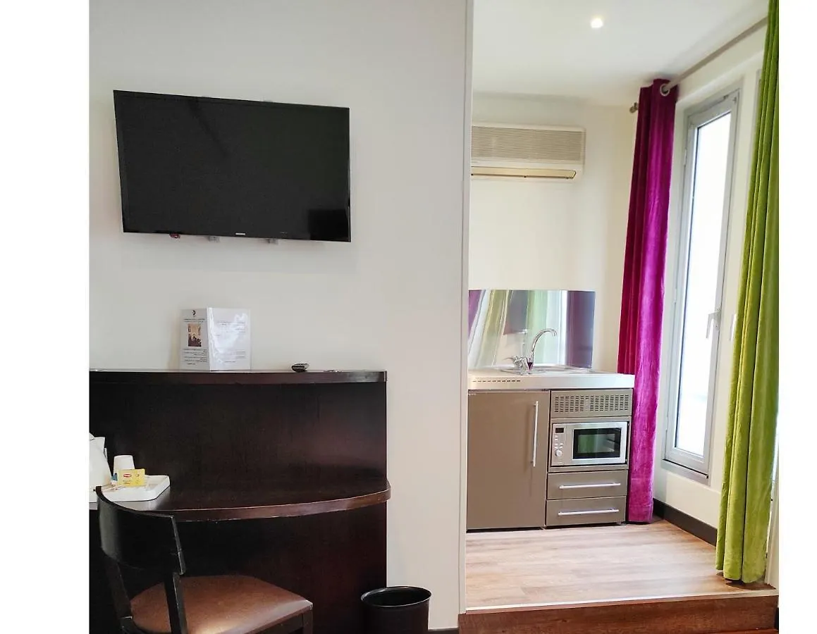 ***  Hotel Pax Opera Paris France