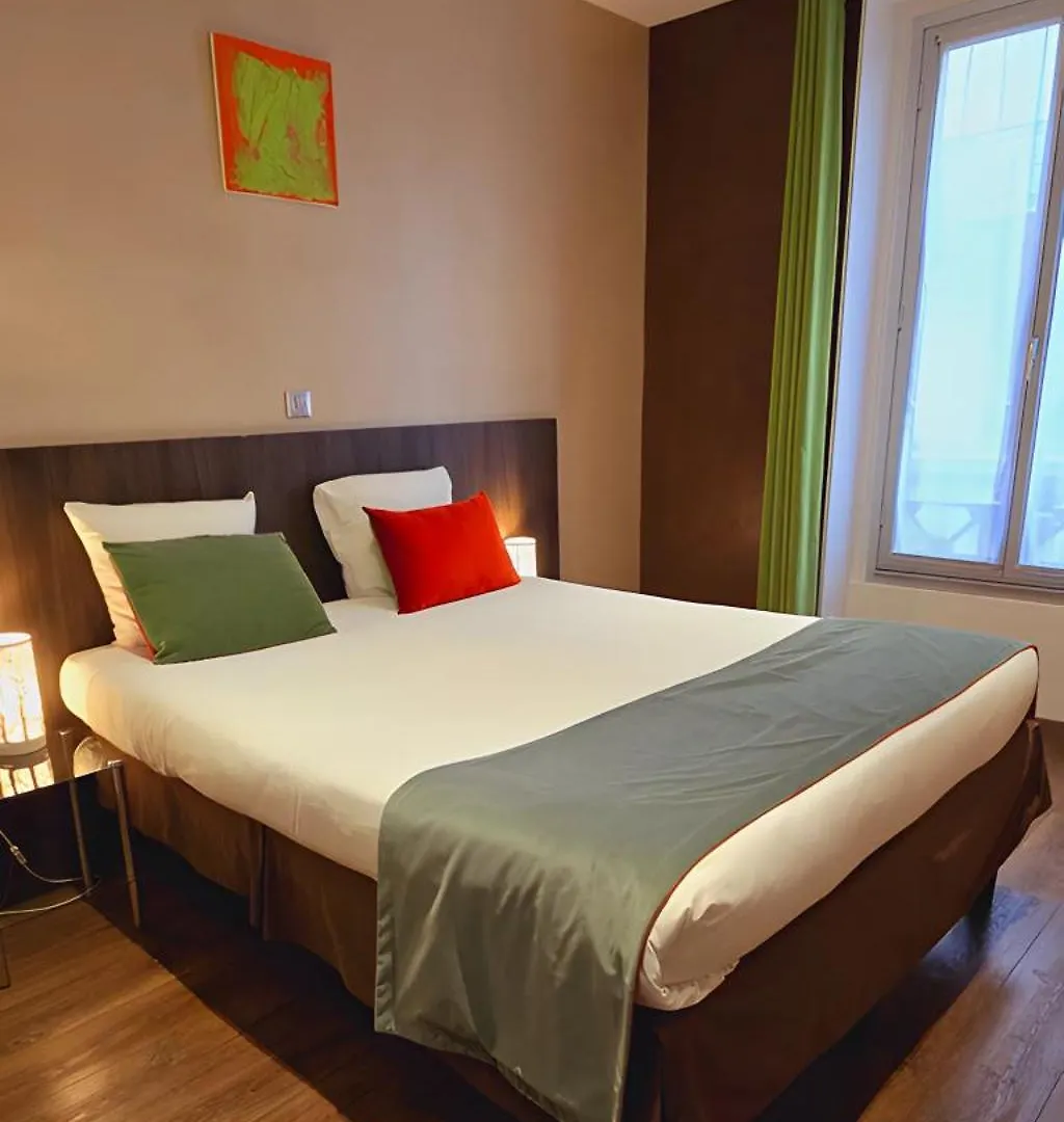 ***  Hotel Pax Opera Paris France